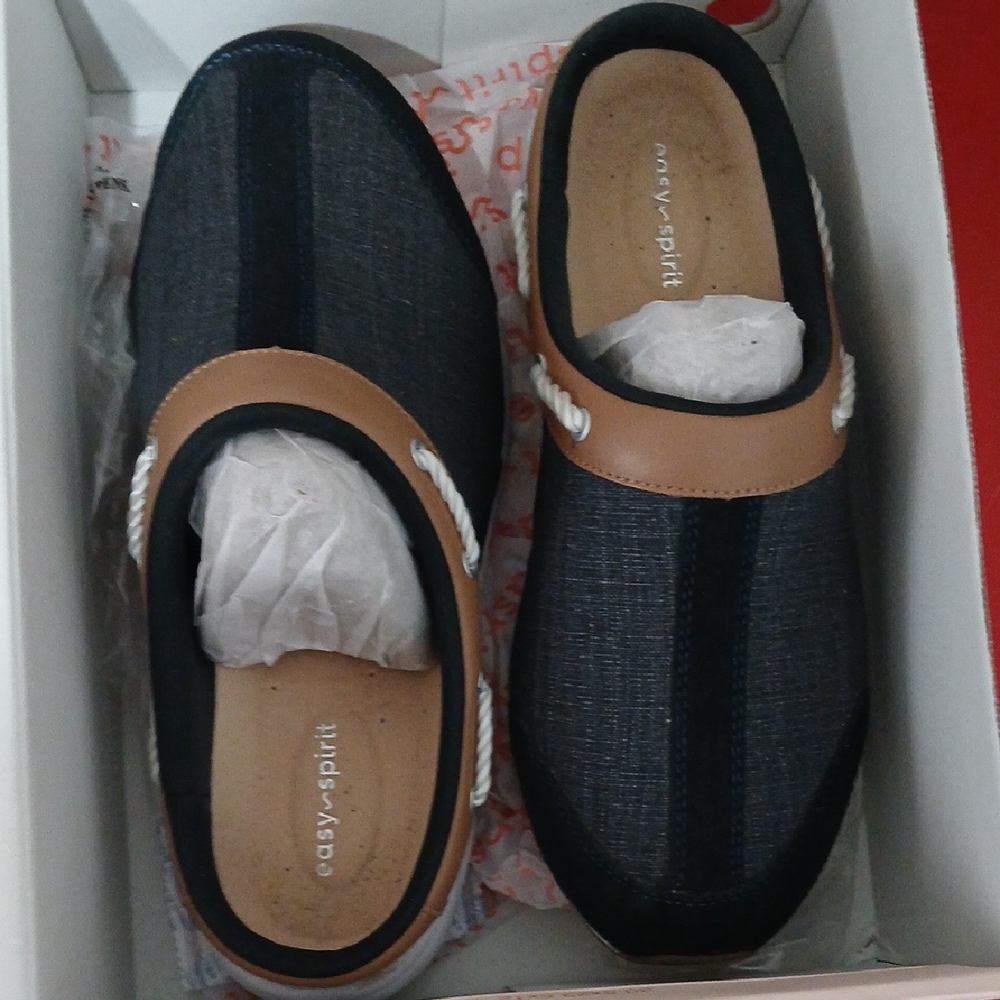 Easy Spirit Denim Blue and Tan Slip-Ons